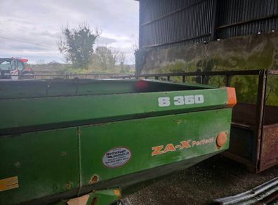 Fertiliser spreader
