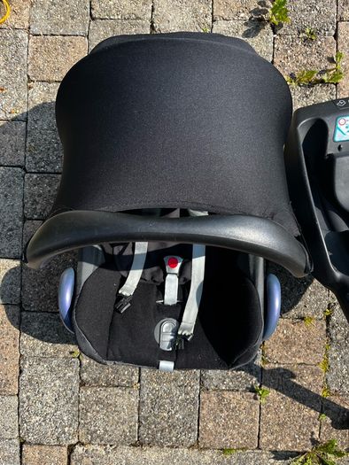 maxi cosy baby seat and base