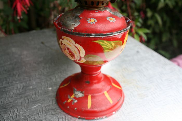 Vintage oil lamps (20 each)