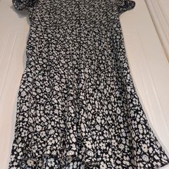 Perfect for Summer. Gorgeous floral midi dress from Ralph Lauren
