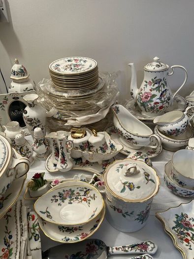 Aynsley dishes.Pembroke.Sold in total.