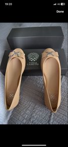 Vince Camuto ballerinas tan size 4