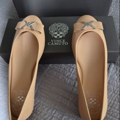 Vince Camuto ballerinas tan size 4