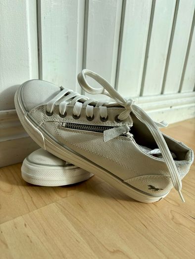 New mustang trainers size 4 eu 37