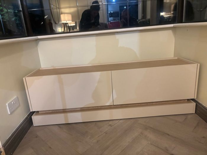 BRAND NEW tv unit cashmere and light oak in colour