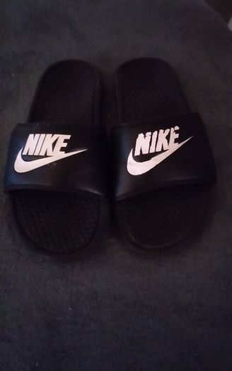 NIKE Slides/Colour: Black .. Size: 7 UK/41 EU