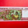 Madagascar  25,000 Francs  1998.  ( Uncirculated ) Pick 82a Image 2