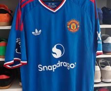 Manchester united jerseys