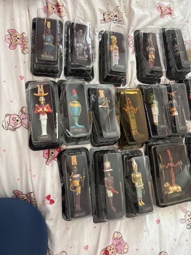 figurines