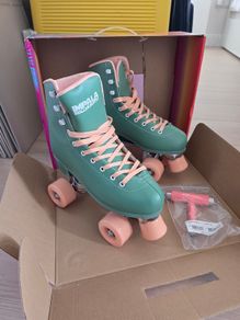Impala rollerskates and protective gear