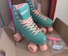 Impala rollerskates and protective gear