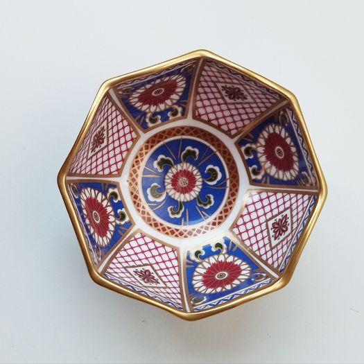 Aynsley "Imperial" fine bone china octagonal footed bowl with 22 karat gold accents height 6cm  diameter 11.5cm