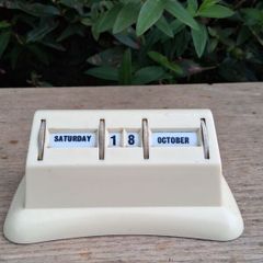 Mid Century Stratton Bakerlite Desktop Perpetual Calender