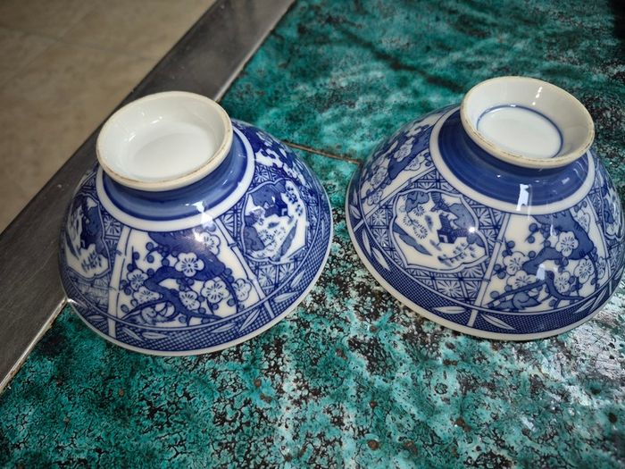 2 Japanese bowls