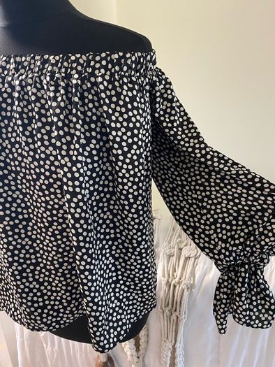 Off the Shoulder Spotty Top Size Medium