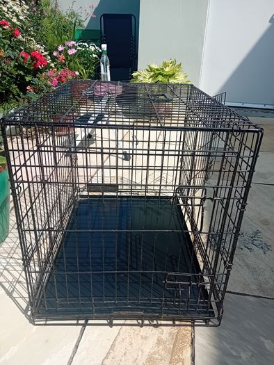Medium folding dog cage
