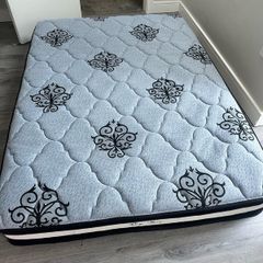 Double mattress in good condtion