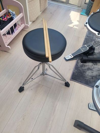 Electronic Drum Kit + Amp + Stool