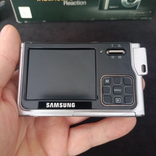 Samsung Digimax L70 7.2MP 3x Zoom Digital Camera