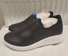 WearerTech slip on shoes size 5