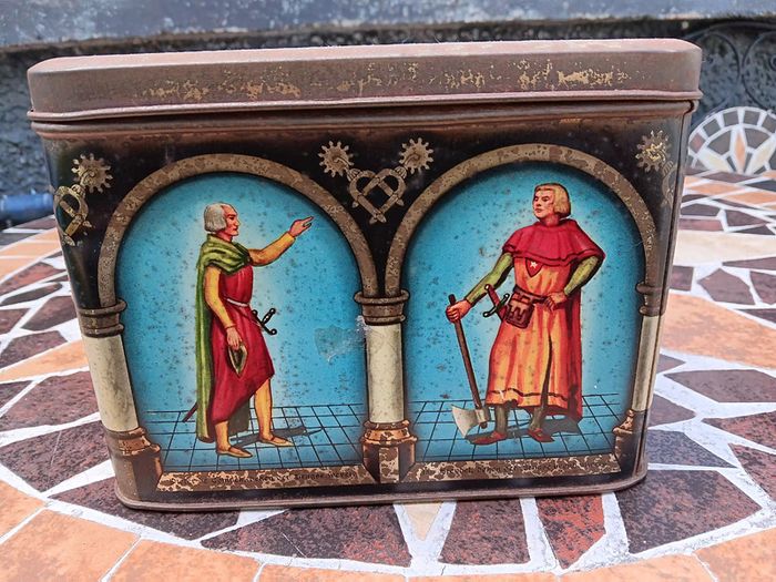 Vintage commemorative Biscuit tin