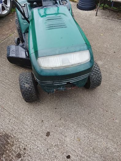 Craftsman lt1000 ride on  lawnmower