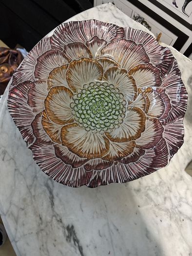 Decorative glass bowl