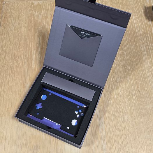Ayn Thor Max - Black, 1tb (Batch 2)  + Accessories