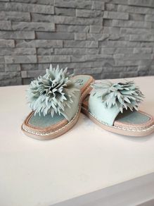 Pom Pom  Sliders
