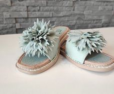 Pom Pom  Sliders