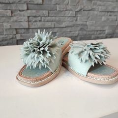 Pom Pom  Sliders