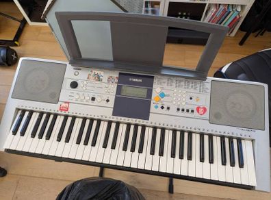 Yamaha PSR E323 Keyboard