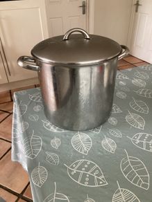 cooking pot