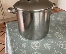 cooking pot