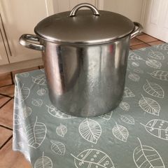 cooking pot