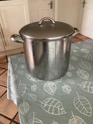 cooking pot