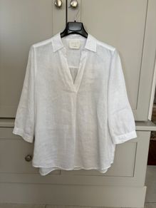 Qui designer brand Snow White linen blouse with three quarter length sleeves BRAND NEW