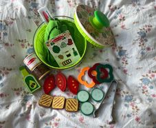 Melissa & Doug Salad Spinner