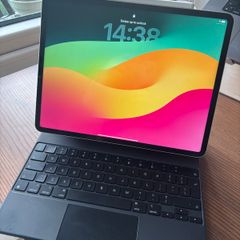 iPad Pro 13 M1 with Magic Keyboard & Pencil