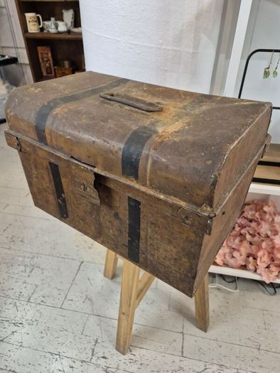 Small Antique Tin steamer trunk