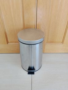 Stainless steel pedal bin
