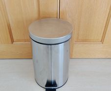 Stainless steel pedal bin