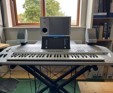 Yamaha Tyros 2 + Monitor Speakers