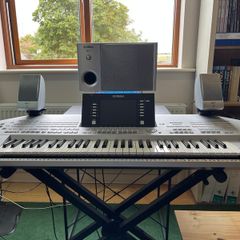 Yamaha Tyros 2 + Monitor Speakers