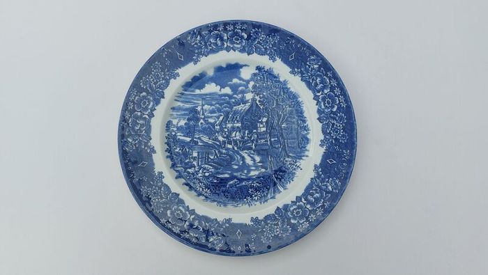 Lovely Vintage Blue and White 10 Inch Dinner Plate By Federated Potteries, Staffordshire, in the Cottagecore Style "Royal Tudor" Pattern