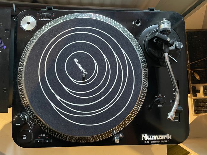 Numark DJ bundle - Decks, mixer and records.
