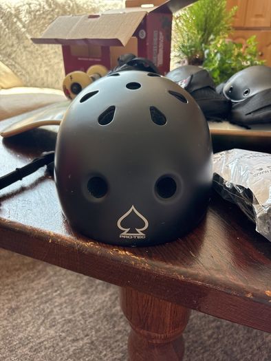 Skateboard, helmet and protective gear