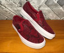 Vans Off The Wall Red Snakeskin Pattern Girls Unisex Laceless Slip On Trainers UK2.5 EUR34.5