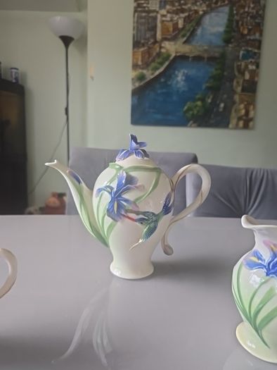 collectable tea set