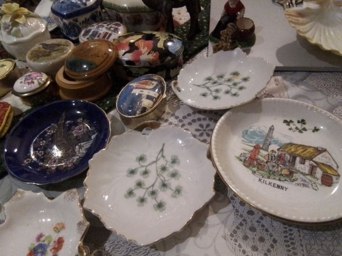 Selection of Vintage Ceramic/Metal Pill Boxes & Other Decorative Items